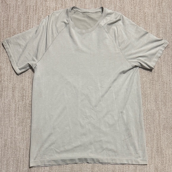 Lululemon Men's Size XL Tan Metal Vent Tech Short Sleeve Athletic Stretch Top - Picture 3 of 12